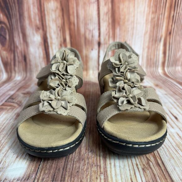 Clarks MERLIAH SHERYL Size 6 Tan Suede Floral Ankle Strap Sandals Open Toe Shoes - Picture 2 of 11